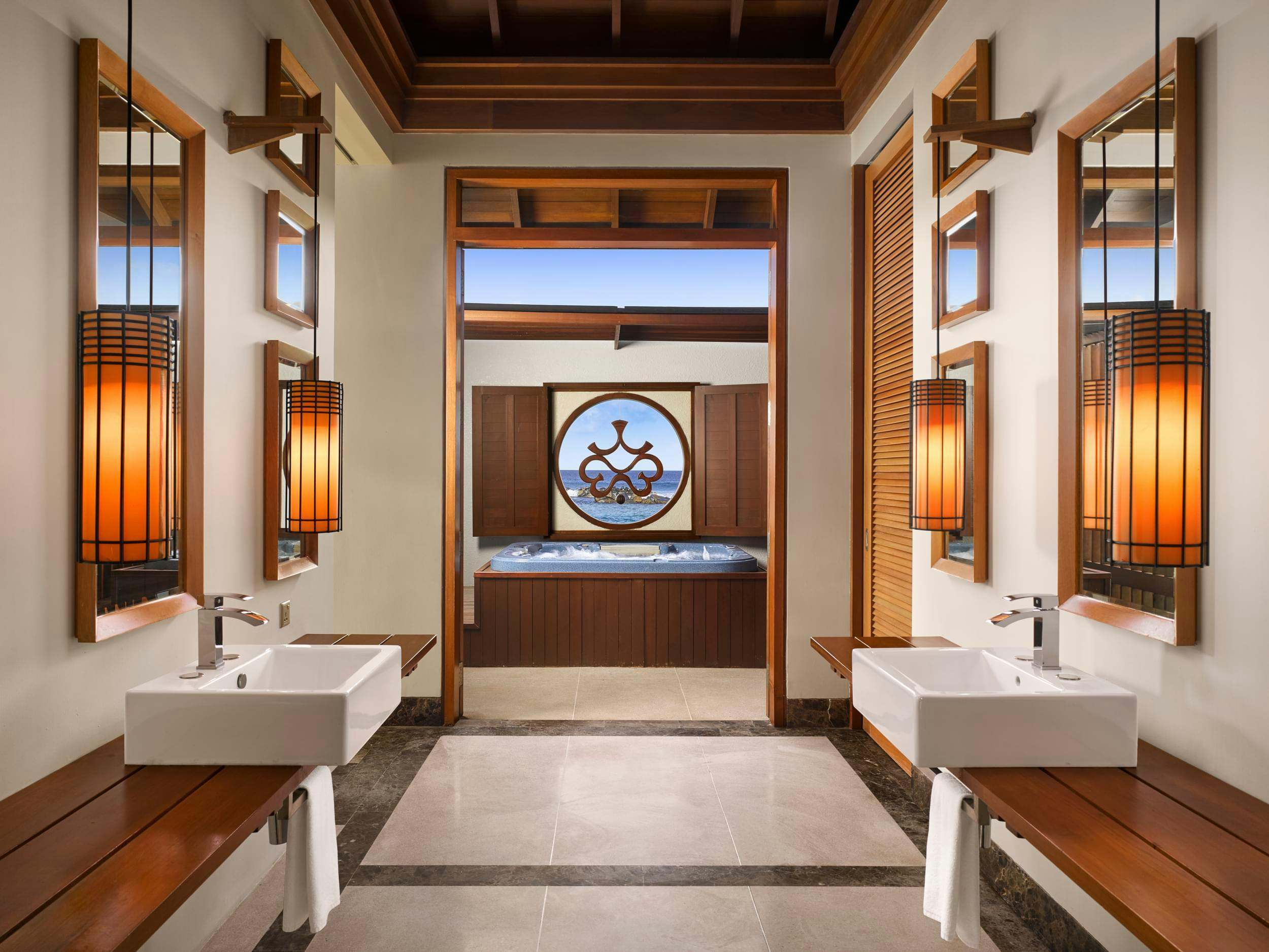 One-Bedroom Ocean Suite with Pool - Vanity